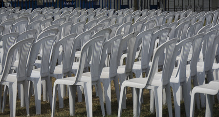 Fototapeta premium beyaz sandalyeler