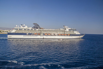 Fototapeta na wymiar cruise ship, Greece, holidays, voyage