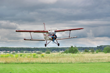 Fototapeta na wymiar Biplane landing
