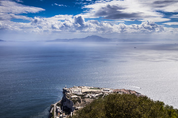 Straße von Gibraltar mit Blick aufs Atlas-Gebirge in Afrika