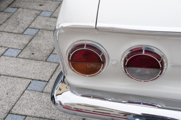 Linkes Rücklicht eines Autos aus den sechziger Jahren.