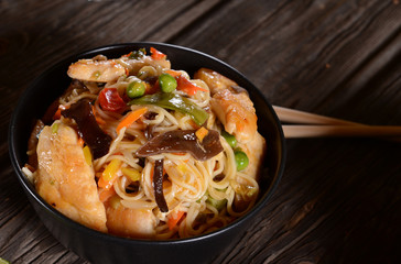 Chicken with Rice Noodles and Vegetables