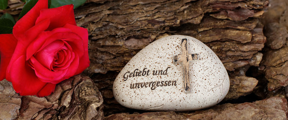 Stein mit Trauerspruch