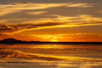 Fototapeta premium Tramonto nel Salares de Uyuni, Bolivia