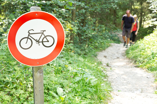 Mountainbiken / Radfahren auf dem Wanderweg verboten