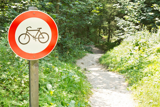 Mountainbiken / Radfahren auf dem Wanderweg verboten