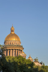 Купол Исаакиевского собора на фоне неба