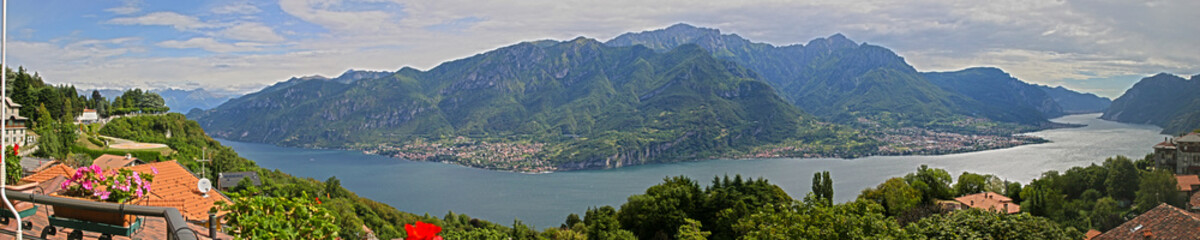 Fototapeta na wymiar Veduta del lago di Como