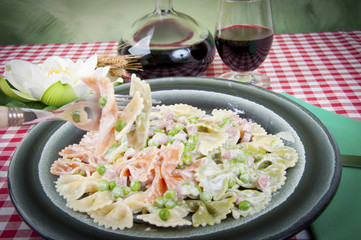 Butterflies tricolor with peas and ham