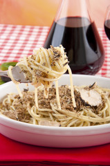 Spaghetti with black truffles