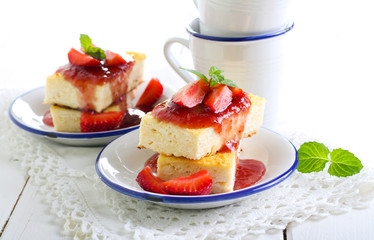 Cheesecake slices with strawberry topping