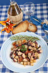 octopus with potatoes and olives to the piñata