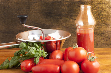 Roman and San Marzano tomatoes to make the past