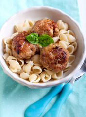 Pasta shell and meatballs