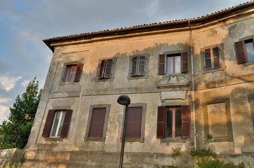 Fototapeta na wymiar Altes Haus in Montefiascone