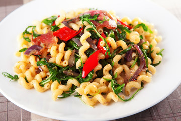 Pasta with prosciutto and spinach