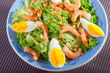 Mediterranean salad with shrimps and eggs