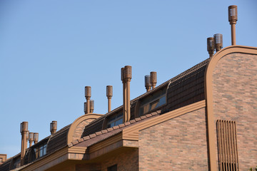 chimeneas en un tejado