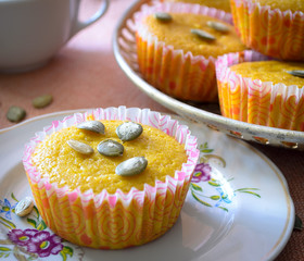 Muffins with apples and pumpkin seeds