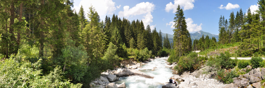 Gebirgsbach an den Krimmler Wasserf&auml;llen