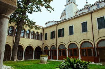 Fototapeta na wymiar Cloister in Santa Maria della Visitazione church, venice
