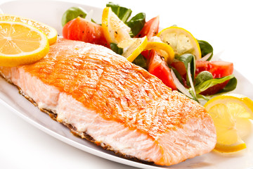 Grilled salmon and vegetables 