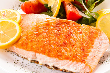 Grilled salmon and vegetables 