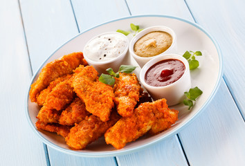 Grilled chicken nuggets and vegetables 