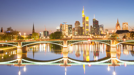 Fototapeta na wymiar blaue Stunde in Frankfurt