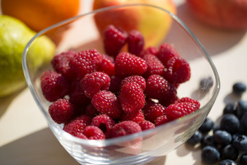 Himbeeren in der Glasschale