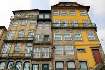 Fototapeta premium Wohnhausfassaden in Porto, Portugal