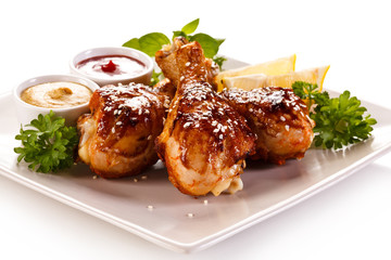 Grilled chicken drumsticks and vegetables 