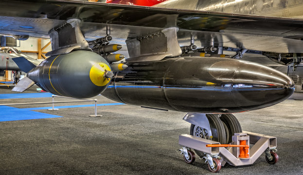 Montierte Bomben am Jet