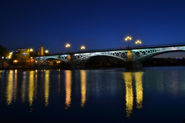 Anochecer en el Puente de Triana