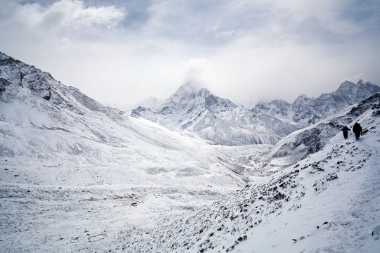 Trail to Everest Base Camp in Sagarmatha National Park, Nepal Himalaya
