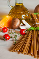 паста спагетти, овощи и специи