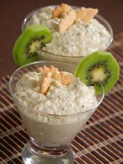 Cheese cream with kiwi fruit