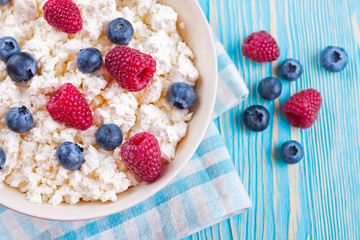 cottage cheese with berries