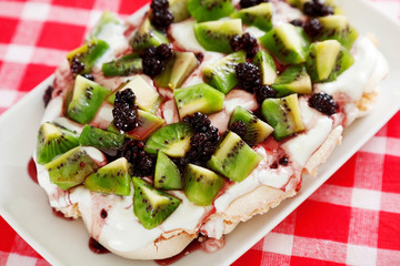 Pavlova with kiwi and berries