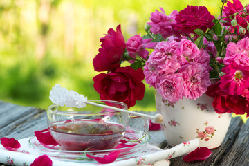 Rosenblüten-Tee