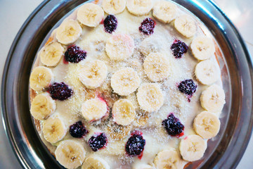 cake with bananas
