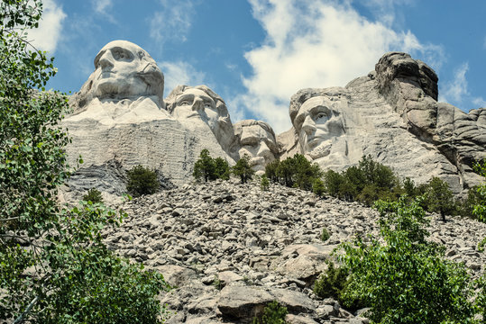 The United States' forefathers overlook the Black Hills. | Mount Rushmore, South Dakota, USA