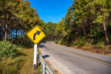 yellow sign on the way