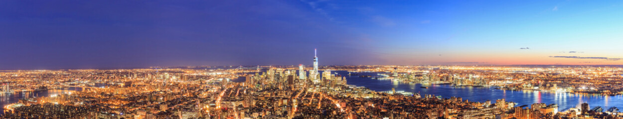 Obraz na płótnie Canvas New York City with skyscrapers