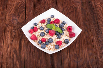 Oat flakes with berries