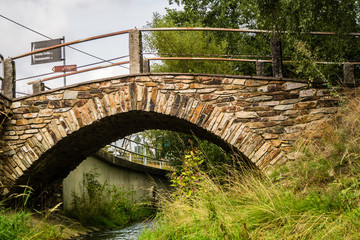 Fototapeta premium Alte Natursteinbrücke