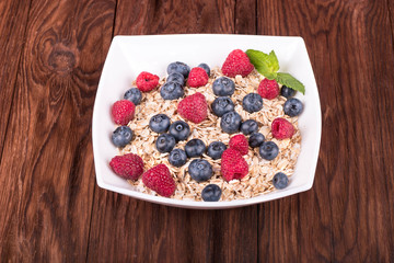 Oat flakes with berries