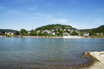Fototapeta premium Blick von Kripp auf Linz am Rhein, Deutschland
