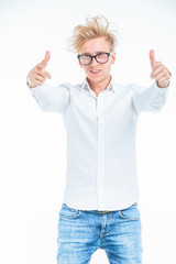 Blonde young man pointing to the camera.