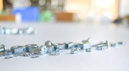 Schrauben, Muttern, und Beilagscheiben als Hintergrund